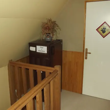 A L'australienne Au Coeur Des Volcans D'auvergne Bed & Breakfast